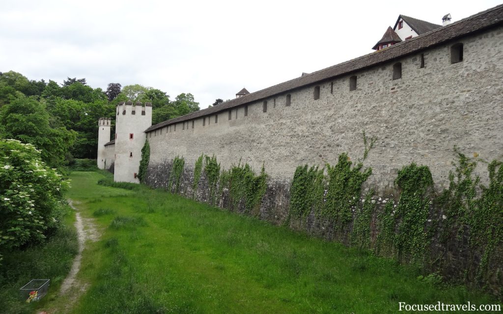 Sur les traces des anciens remparts de Bâle, du murus gallicus au bastion de la gare en passant par la porte de St.Alban