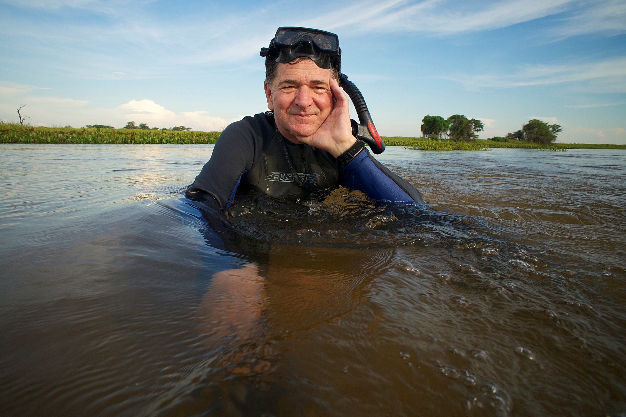Entre ours et piranhas. Sept ans dans les eaux de la planète